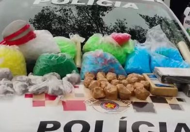 Polícia encontra diversos tonéis com drogas enterrados em trilhas em Ubatuba