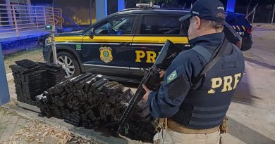 PRF prende duas mulheres transportando 335 quilos de maconha na Dutra em Cachoeira Paulista