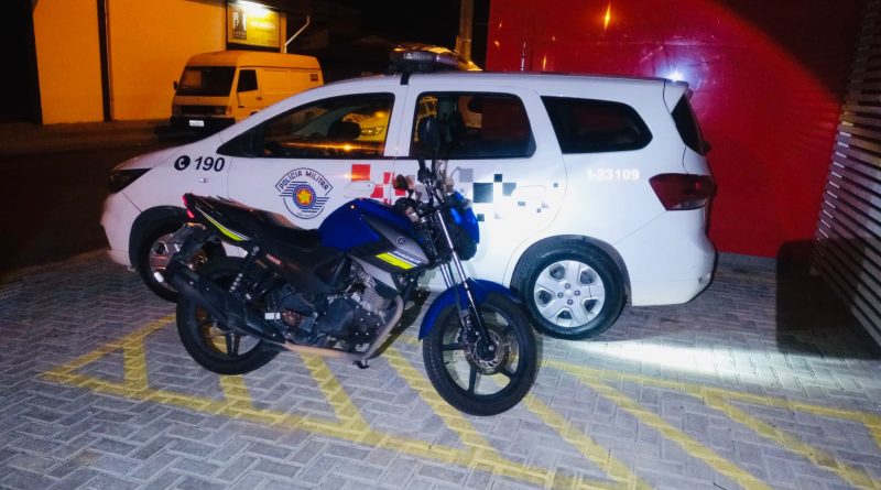 Adolescente é apreendido por receptação de moto e tráfico de drogas em Lorena