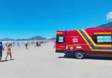 Turista morre e amigo desaparece após afogamento na Praia Grande, em Ubatuba Turista morre e amigo desaparece após afogamento na Praia Grande, em Ubatuba
