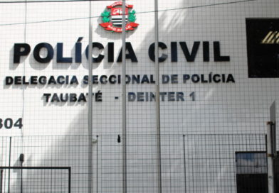 Homem é preso após esfaquear mulher em Taubaté Homem é preso após esfaquear mulher em Taubaté