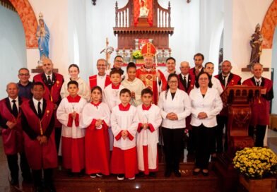 Celebração do Crisma é realizada pelo bispo diocesano na paróquia de Santa Cecília em Cruzeiro