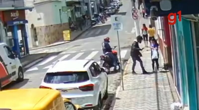 Mulher é assaltada por dupla armada no Centro de Cunha