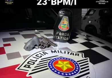 Homem é detido pela Força Tática por porte ilegal de arma na BR-459, em Piquete