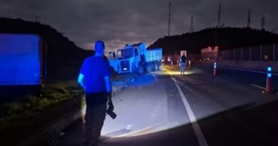 Homem morre atropelado pelo próprio caminhão após colisão na Dutra, em Cruzeiro