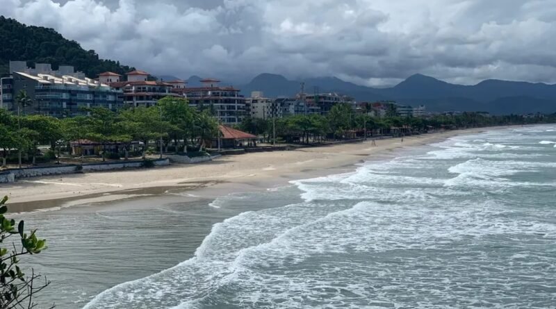 Corpo de homem é encontrado boiando na Praia Grande, em Ubatuba