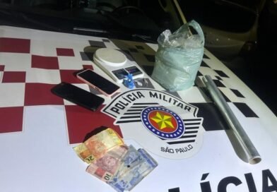 Mulher é presa por invasão, furto, agressão e tráfico de drogas em Queluz