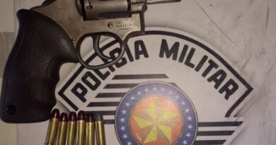 Adolescente é apreendido com revólver durante evento de pré-carnaval em Queluz