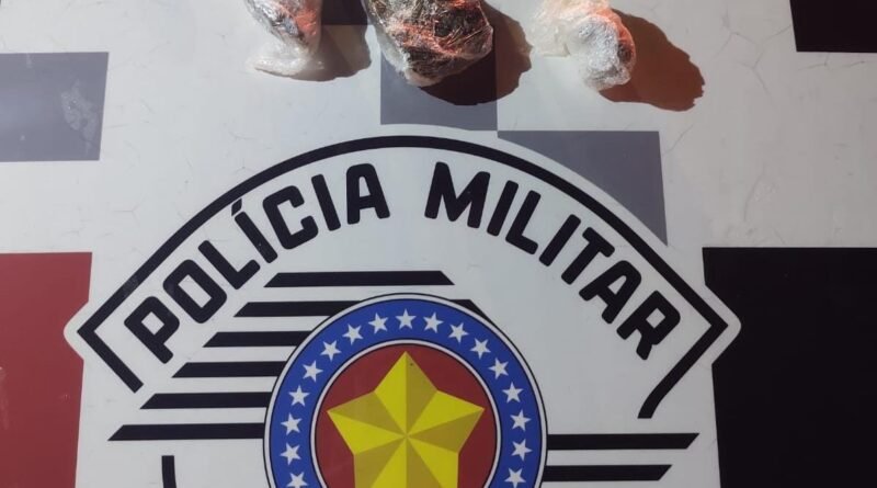 Homem é preso por tráfico de drogas no Centro de Queluz