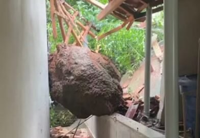 Passa Quatro: Chuvas causam deslizamento, danos em rodovia e remoções