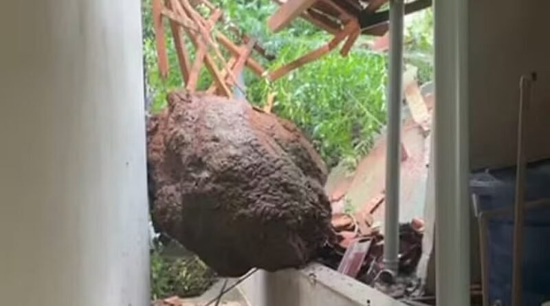 Passa Quatro: Chuvas causam deslizamento, danos em rodovia e remoções