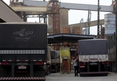 Caminhoneiros recebem atendimentos na Dutra em Pinda