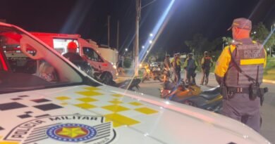 Operação de trânsito fiscaliza motocicletas e prende homem por tráfico em Cruzeiro Operação de trânsito fiscaliza motocicletas e prende homem por tráfico em Cruzeiro