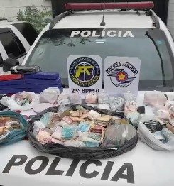 Operação apreende mais R$ 158 mil, cerca de 13 kg de drogas e prende trio em Guará e Lorena