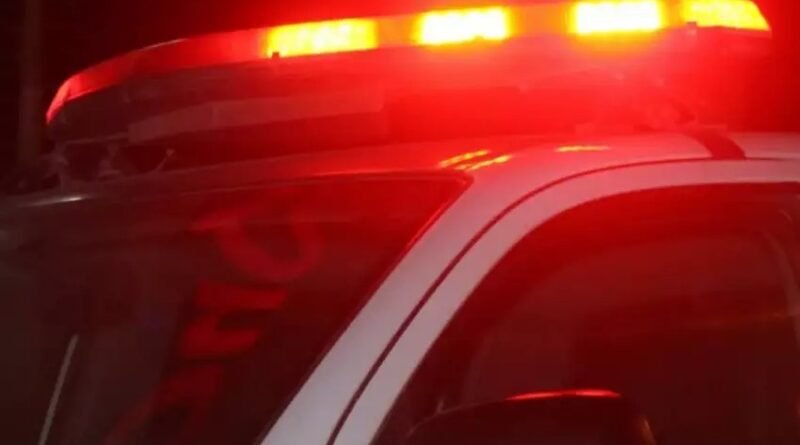 Adolescentes são detidos por pichação em placa de sinalização em Queluz