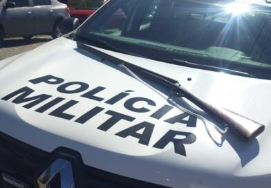 Polícia Militar apreende espingarda em residência em Piquete
