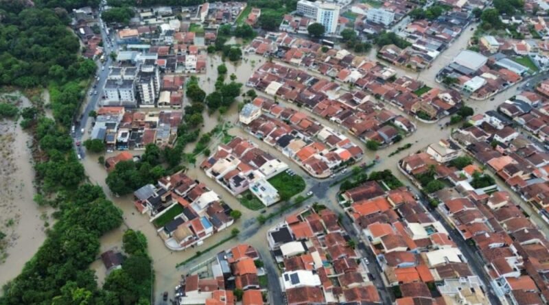 Chuva forte provoca alagamentos em Guaratinguetá e mobiliza campanha solidária