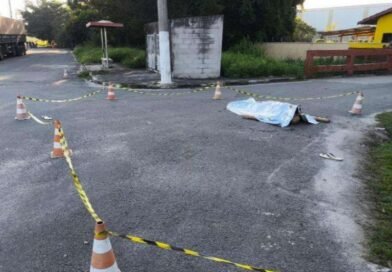 Homem é morto a tiros após deixar esposa no trabalho em Pindamonhangaba