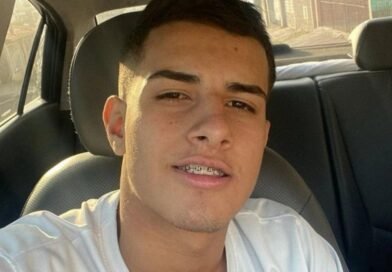 Dois jovens morrem após acidente entre moto e caminhão em Caçapava