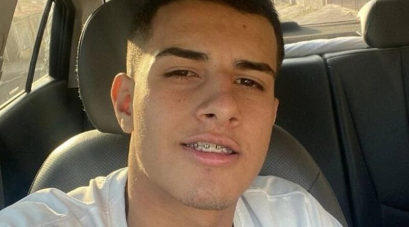 Dois jovens morrem após acidente entre moto e caminhão em Caçapava