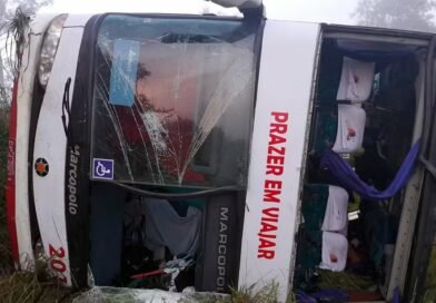 Ônibus capota em rodovia de MG e deixa feridos após retorno de Aparecida