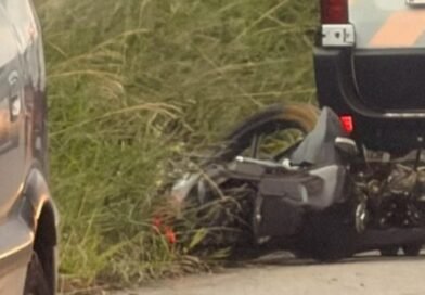 Homem morre e mulher fica ferida em acidente de moto em Guaratinguetá