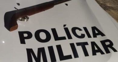 Polícia apreende arma de fogo perto de campo de futebol em Cruzeiro