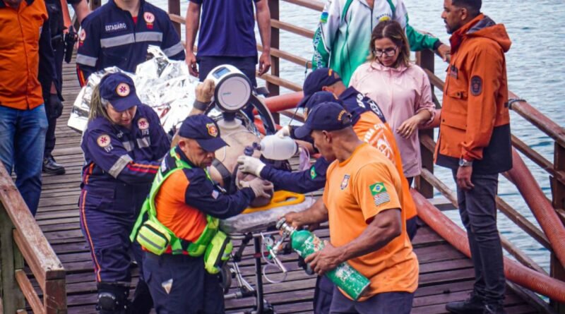 Pescador morre após embarcação naufragar durante vendaval em São Sebastião