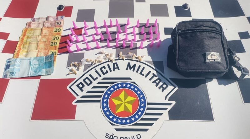 Polícia apreende drogas e dinheiro no bairro São Benedito em Queluz