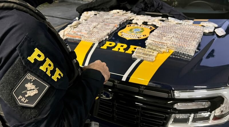 Mulher é presa com quase 1.500 ampolas de medicamentos proibidos na Via Dutra, em Caçapava