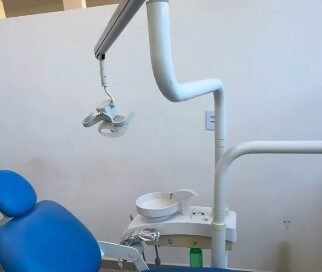 Prefeito acompanha obras de reforma do Departamento Odontológico Municipal em Cruzeiro