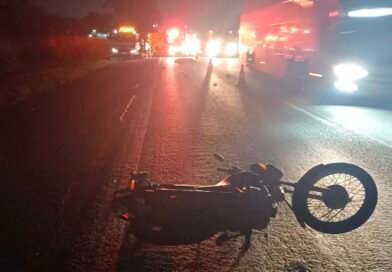 Motociclista morre após acidente com carreta na Via Dutra, em Lorena