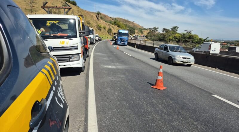 Caminhoneiro morre em grave acidente na Via Dutra, em Guaratinguetá
