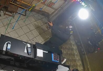 Dois jovens são mortos a tiros dentro de adega em Ubatuba