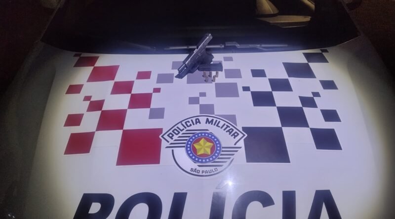 Homem é detido com pistola durante patrulhamento da PM em Cruzeiro