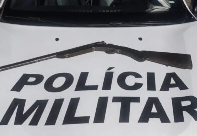 Homem é preso com espingarda após ameaçar vítima em caso de violência doméstica em Silveiras