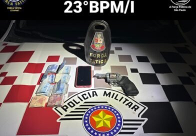 Homem com mandado por roubo é preso com revólver durante abordagem em Cachoeira Paulista