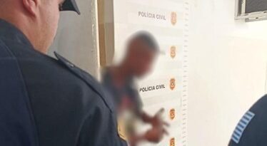 Homem é preso após usar cartão encontrado em carteira perdida em Cruzeiro
