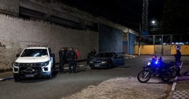 GCM de Cruzeiro remove veículos irregulares e prende suspeito durante fiscalização