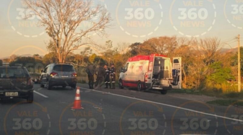 Motociclista de 40 anos morre após acidente com carreta na Dutra, em Pindamonhangaba