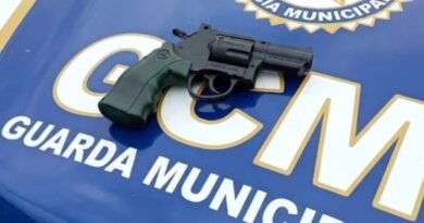 Adolescente é apreendido com simulacro de arma de fogo em praça da Bíblia em Cruzeiro