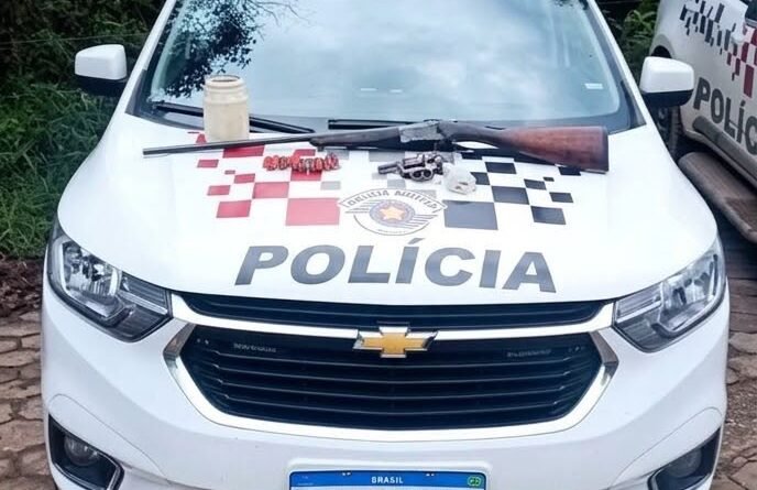 Homem é preso após atirar contra crianças no bairro dos Macacos em Silveiras