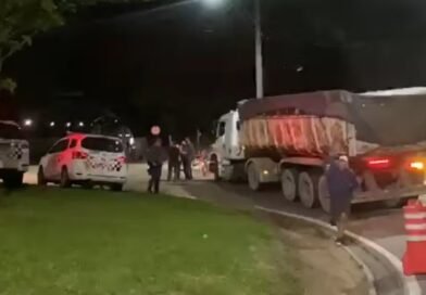 Criança de 11 anos morre após ser atropelada por caminhão em Taubaté