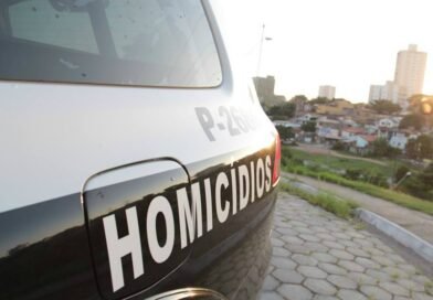 Adolescente de 17 anos é encontrada morta com ferimento de faca em Caraguatatuba