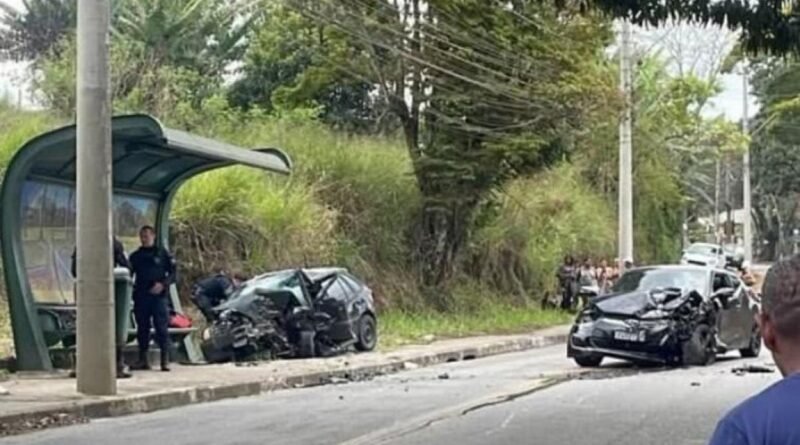 Acidente entre dois carros deixa uma pessoa morta e quatro feridas em São José dos Campos