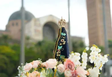 Santuário Nacional realiza carreata em homenagem a Nossa Senhora Aparecida