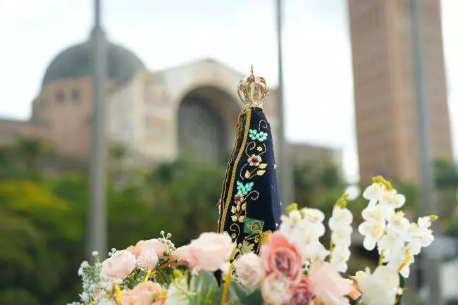 Santuário Nacional realiza carreata em homenagem a Nossa Senhora Aparecida