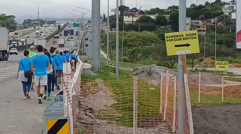 PRF alerta romeiros sobre riscos na Rodovia Presidente Dutra