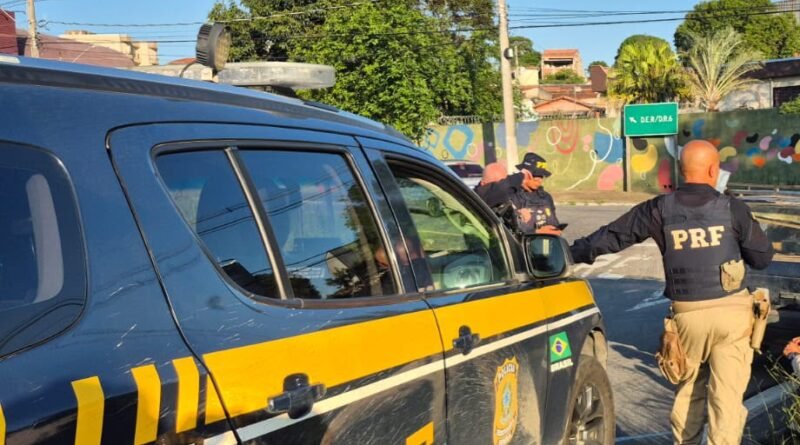 PRF flagra motorista sem CNH realizando manobras perigosas em Taubaté