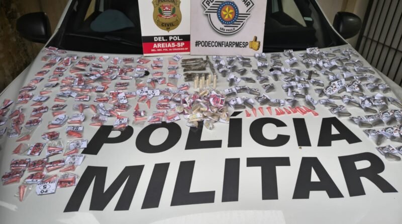 Polícias Civil e Militar apreendem drogas escondidas em árvore em Areias